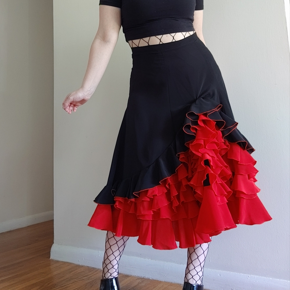 Black & red ruffle midi skirt. Size L
